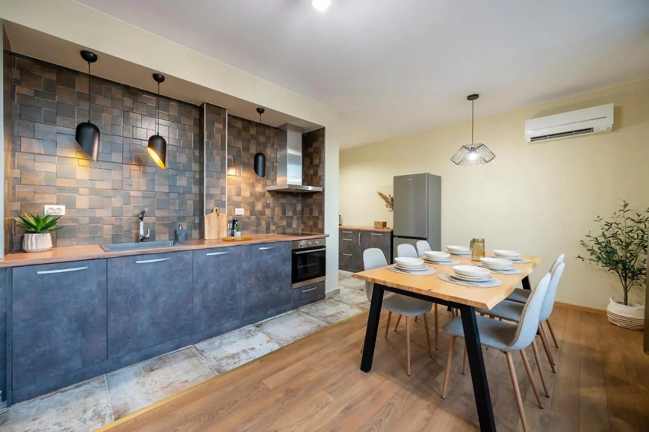 Three Lilies Apartments Filibe